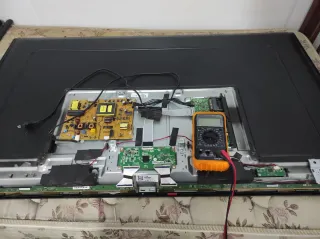 Riparazione di schede elettroniche per lavatrici, frigoriferi e altro