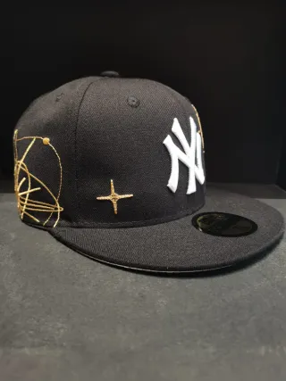 Gorra New Era 59Fifty Negra y Dorada Talla 7.1/4