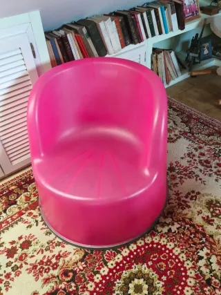 Sillón infantil rosa de plástico