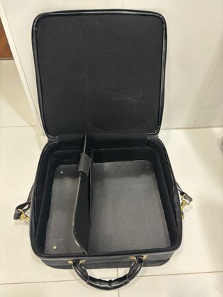 Maletín semirrígido negro con asa y bandolera