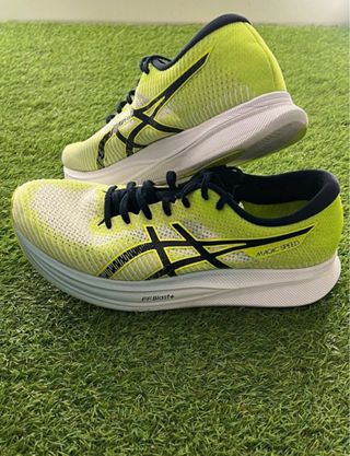 Zapatillas ASICS Magic Speed 2 Talla 43.5 impoluta