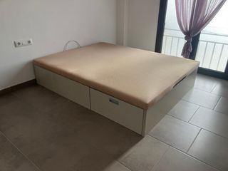 Canapé abatible beige y blanco