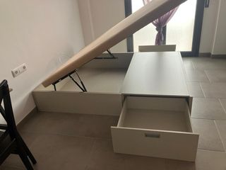 Canapé abatible beige y blanco