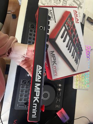 AKAI MPK Mini Controlador MIDI