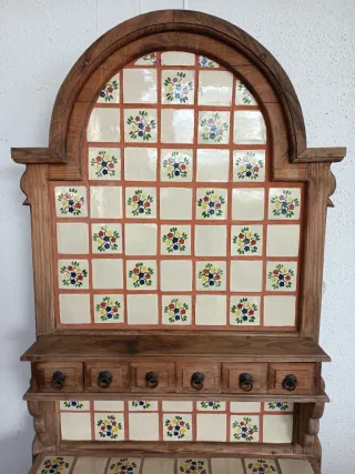 Alacena rústica roble con baldosa de manises..