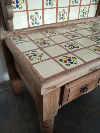 Alacena rústica roble con baldosa de manises..