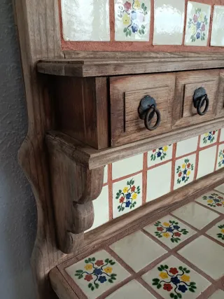 Alacena rústica roble con baldosa de manises..