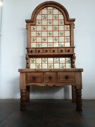 Alacena rústica roble con baldosa de manises..