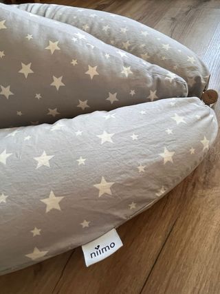 Cojín de lactancia estrellas gris