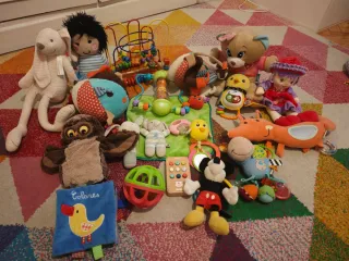 Lote Juguetes Bebé: Peluches, Muñecos, Sonajeros,