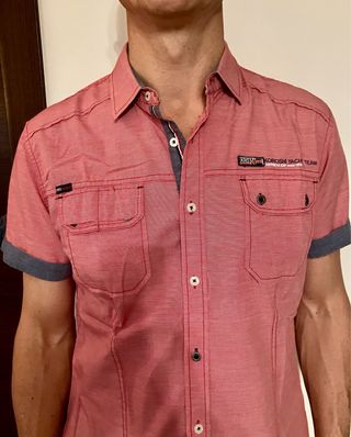 Camisa de manga corta roja