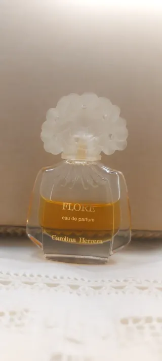 Miniatura Carolina Herrera Flore Eau de Parfum