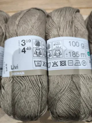 7 ovillos de lana Zeeman beige