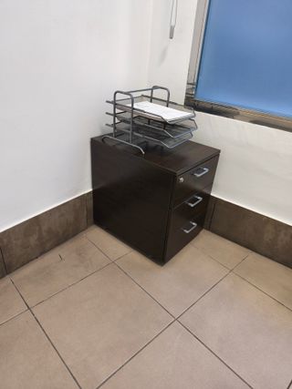 Tavolo da ufficio e sedie