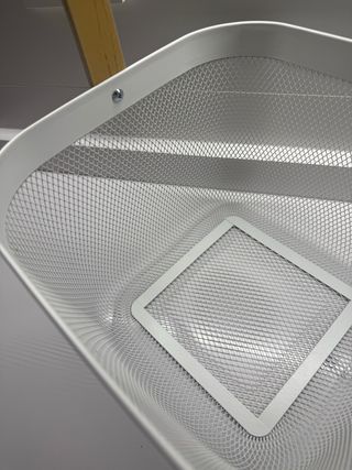 Cesta metálica y bambú