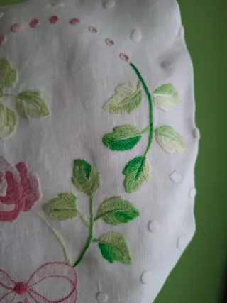 Pochette in lino ricamata