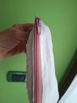 Pochette in lino ricamata