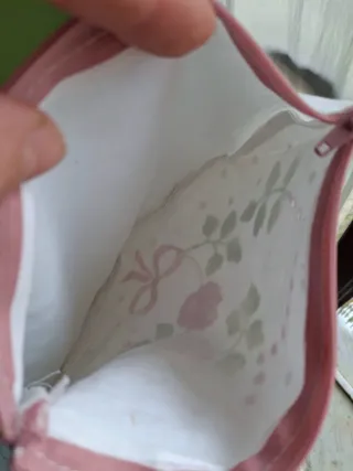 Pochette in lino ricamata