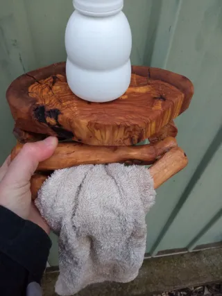 Accessorio bagno in legno di ulivo