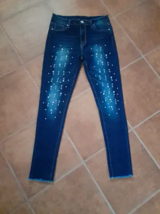 Pantalón vaquero con pedrería