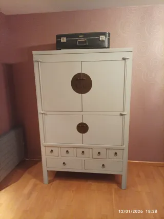 Mueble estilo oriental azul claro. 180x116x60