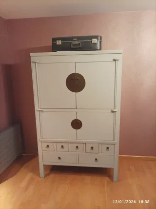 Mueble estilo oriental azul claro. 180x116x60