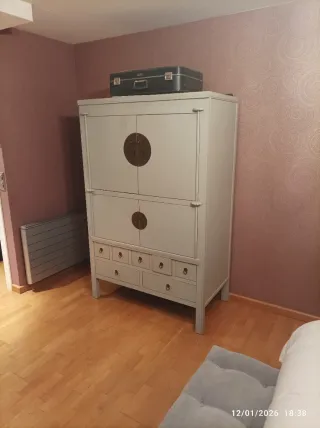 Mueble estilo oriental azul claro. 180x116x60