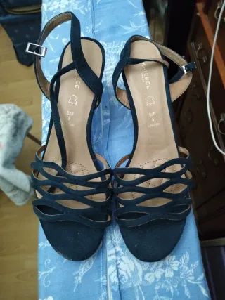 Sandalias negras LIPPIERCE