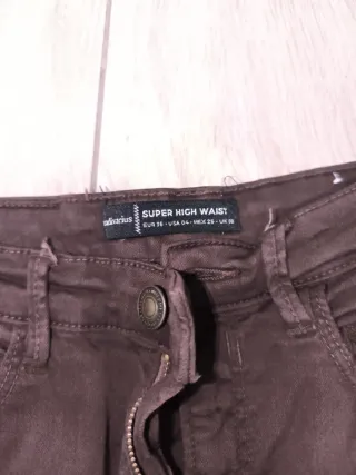 Pantalones pitillo marrones