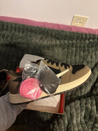 Jordan 1 Low Travis Scott