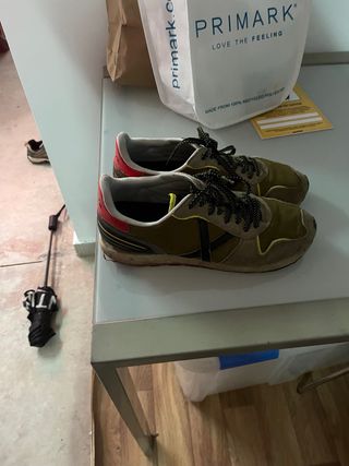 Zapatillas Munich Verde Oliva y Rojo