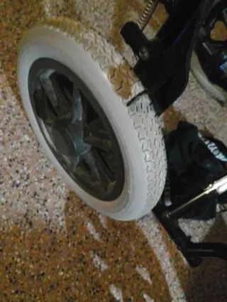 Silla de ruedas Invacare ALU LITE – ligera y plega