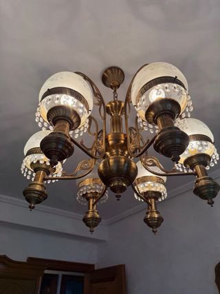 Lámpara de techo dorada con cristales