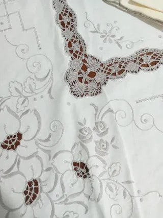Tovaglia e 11 tovaglioli fatti a mano