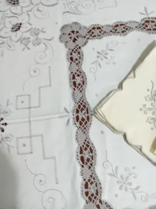 Tovaglia e 11 tovaglioli fatti a mano