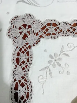 Tovaglia e 11 tovaglioli fatti a mano