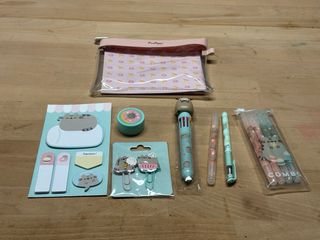 Estuche Pusheen con Bolígrafos y Rotuladores