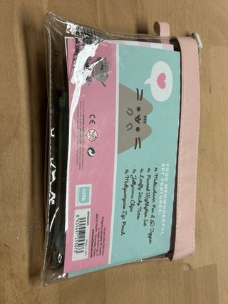 Estuche Pusheen con Bolígrafos y Rotuladores