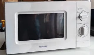 Microondas blanco con plato giratorio