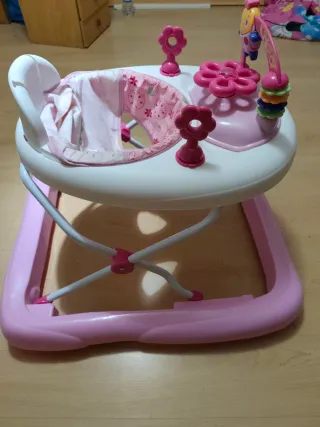 Andador bebé rosa con juguetes