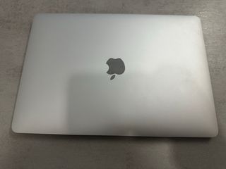 MacBook Air 13” Intel i5 – COMO NUEVO + pack compl