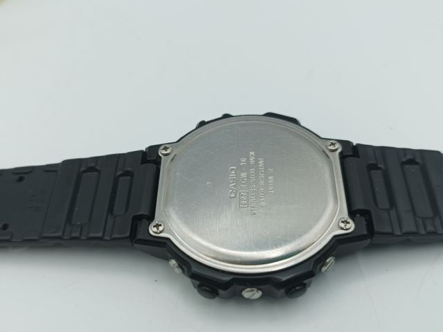 Giappone 1989. Orologio Casio TGW-10 Trigraph 100M