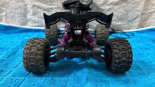 Coche RC CONQUER con mando y batería