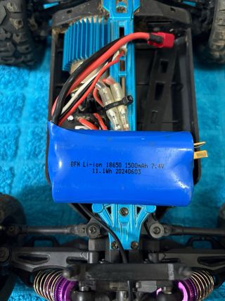 Coche RC CONQUER con mando y batería