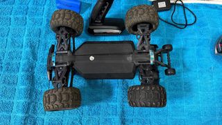 Coche RC CONQUER con mando y batería