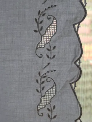 2 tendine antiche ricamate a mano