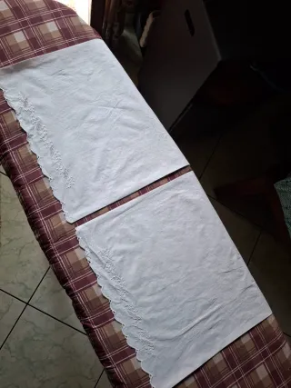 2 tendine antiche ricamate a mano