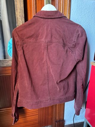 Chaqueta vaquera Bershka burdeos
