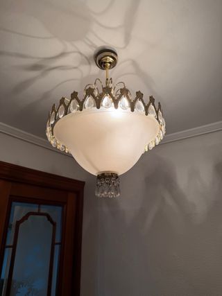 Lámpara de techo dorada con cristales