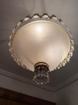 Lámpara de techo dorada con cristales